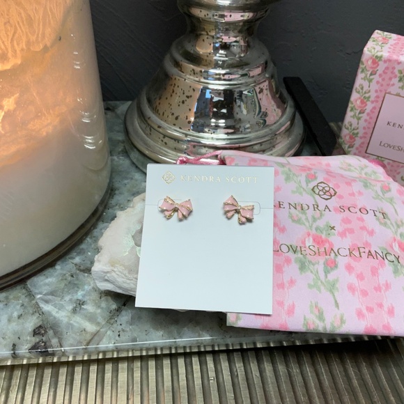 Kendra Scott x LoveShackFancy Bow Gold Earrings in Light Pink Enamel - Picture 5 of 5